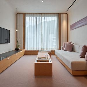 Western-style Suite Twin Bed